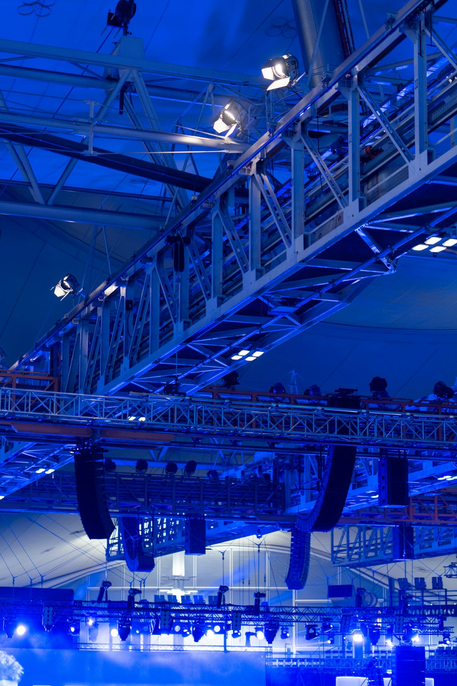 Protokół DMX i Art-Net w nowoczesnych instalacjach scenicznych